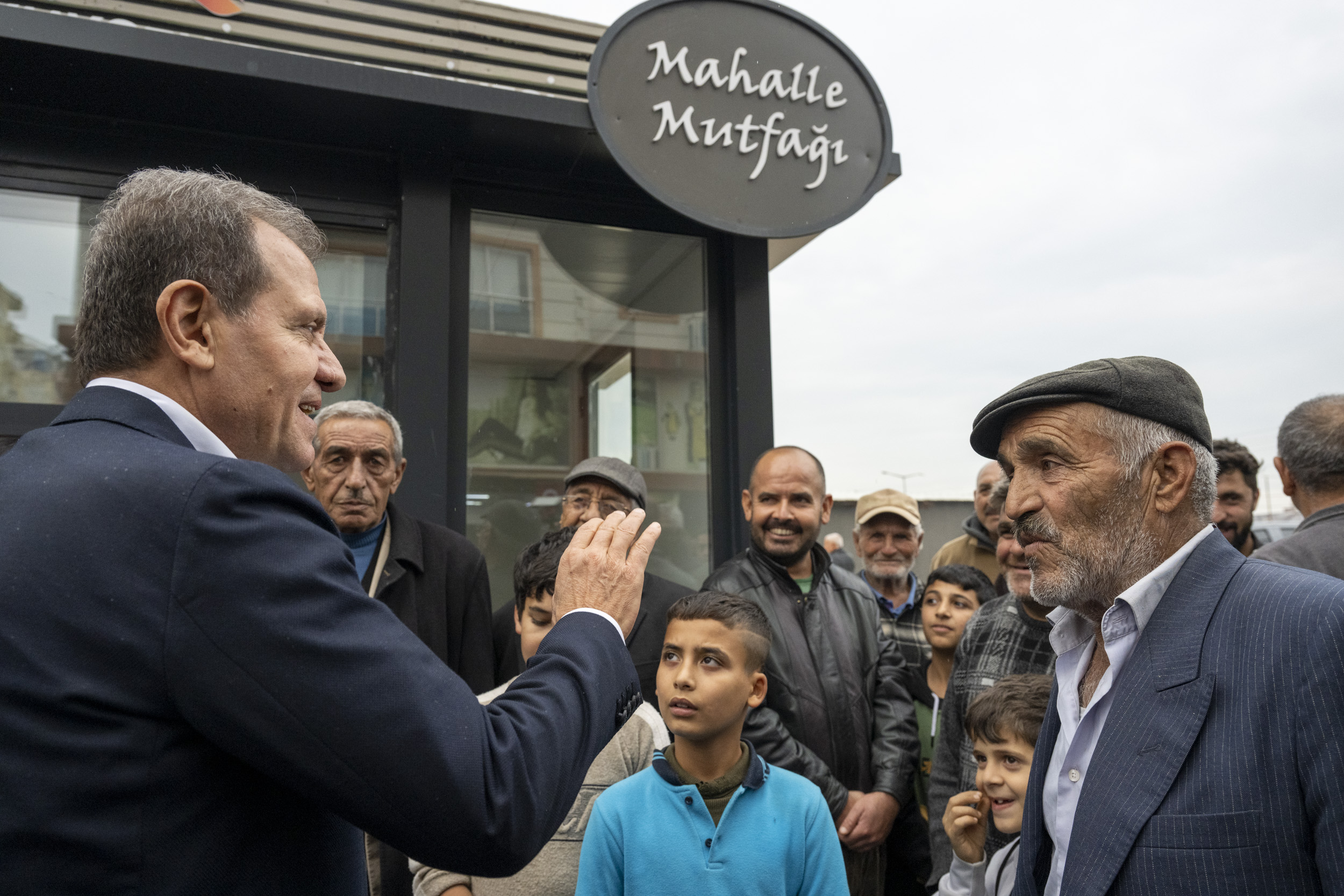 BAŞKAN SEÇER, ERDEMLİ’DE BAL SAĞIM ÇADIRI VE CEVİZ FİDANI DAĞITIMI GERÇEKLEŞTİRDİ (17)