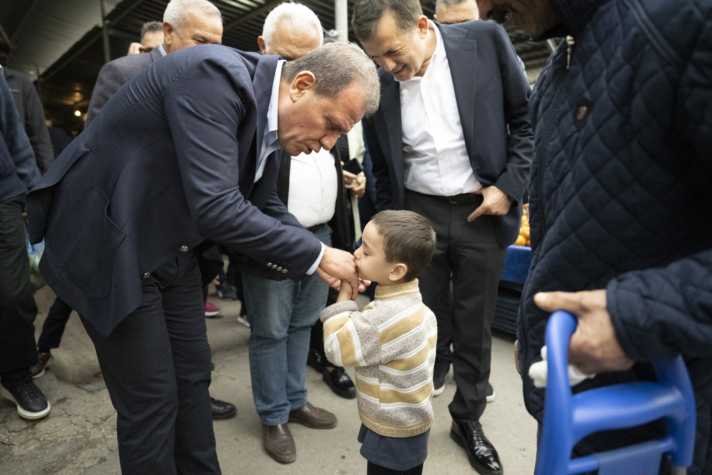 BASKAN SECER VE BASKAN OZYIGIT YENISEHIRDE ESNAFI GEZDI  (7)