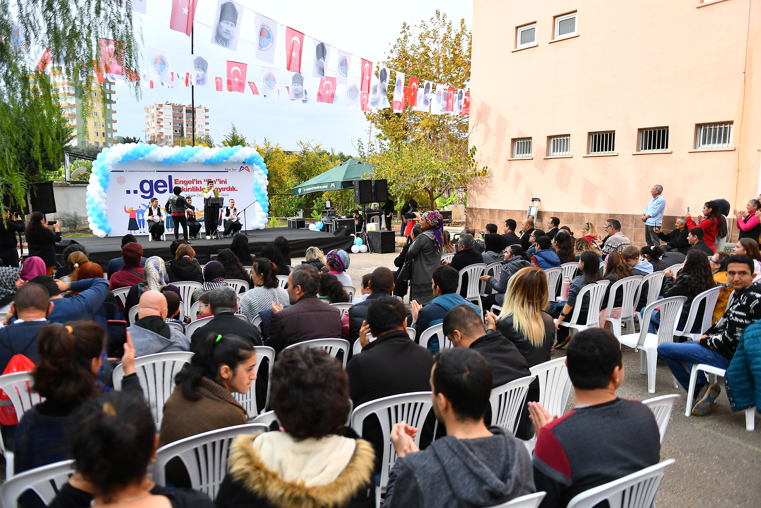 ÖZEL BİREYLER DOYASIYA EĞLENMENİN TADINI ÇIKARDI (6)