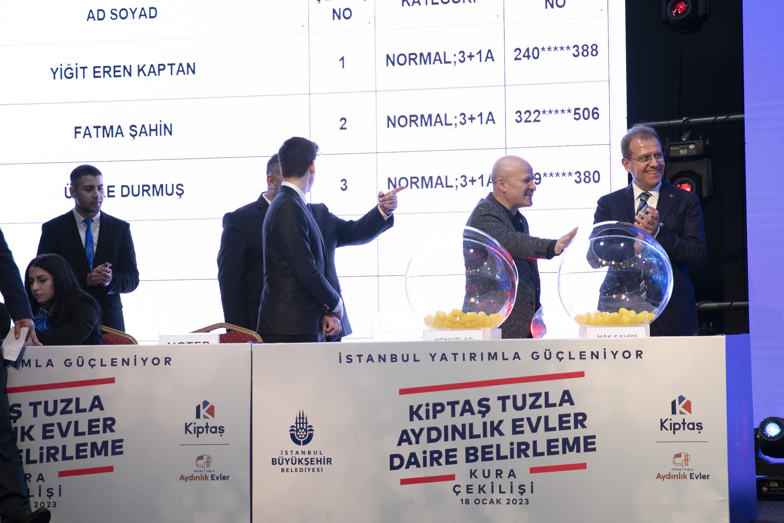 BAŞKAN SEÇER, İBB’NİN ‘TUZLA AYDINLIK EVLER DAİRE BELİRLEME KURA ÇEKİLİŞİ TÖRENİ’NE KATILDI (3)