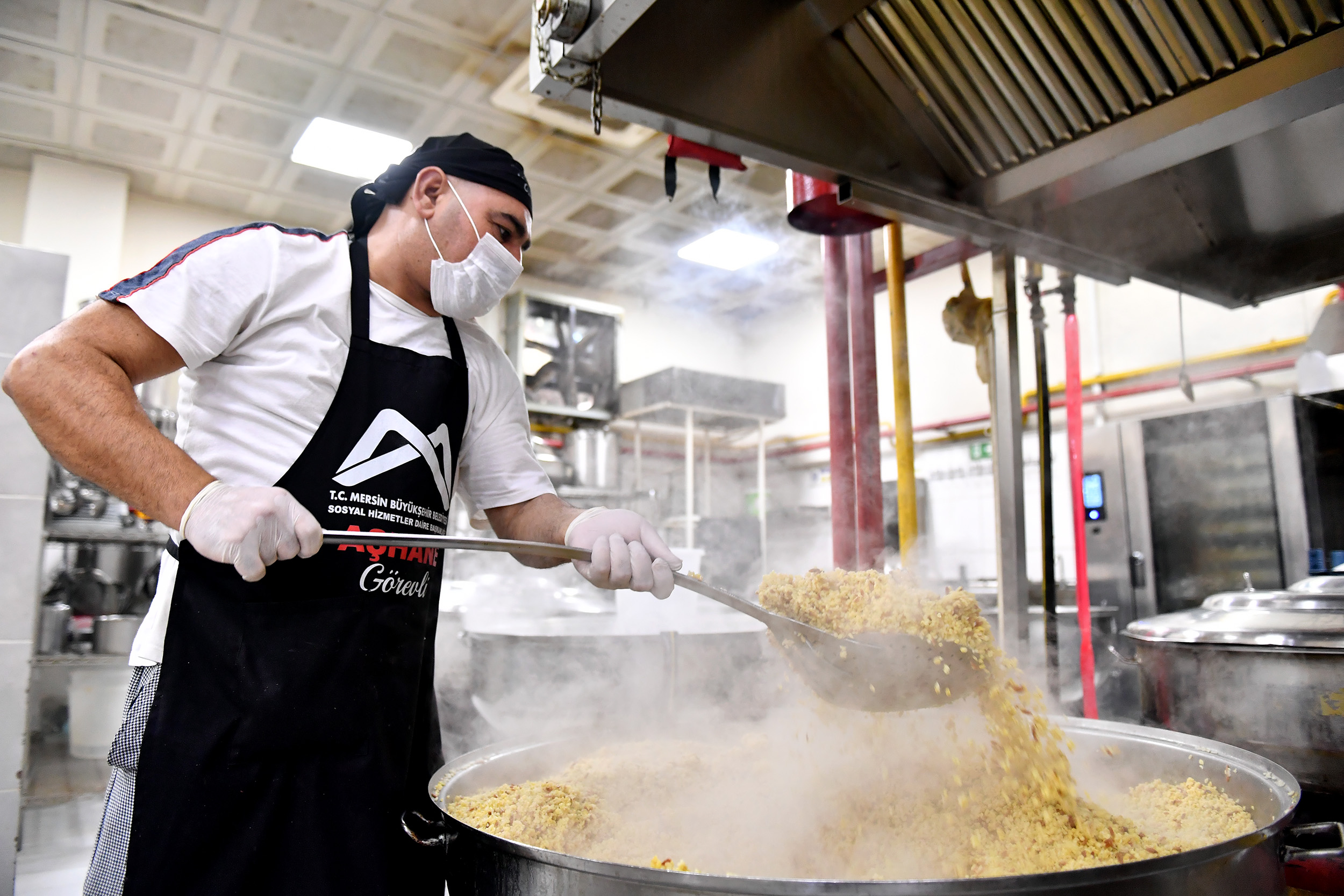 BÜYÜKŞEHİR AŞHANESİ’NDEN 4 MİLYON PAKET YEMEK ÇIKTI (9)