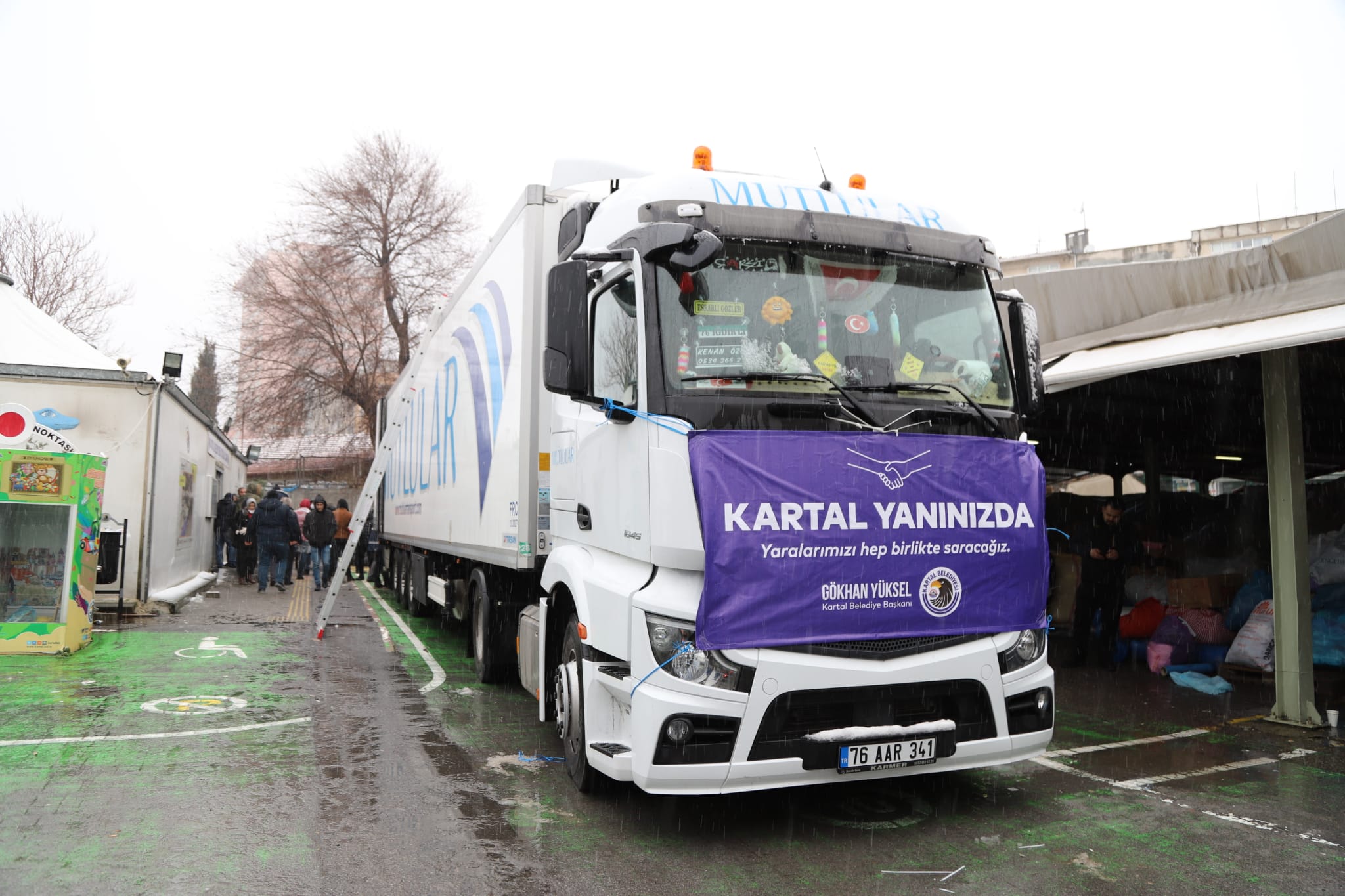 Kartal Belediyesi’nin Yardım Tırları, Deprem Bölgelerine Hareket Etti (1)