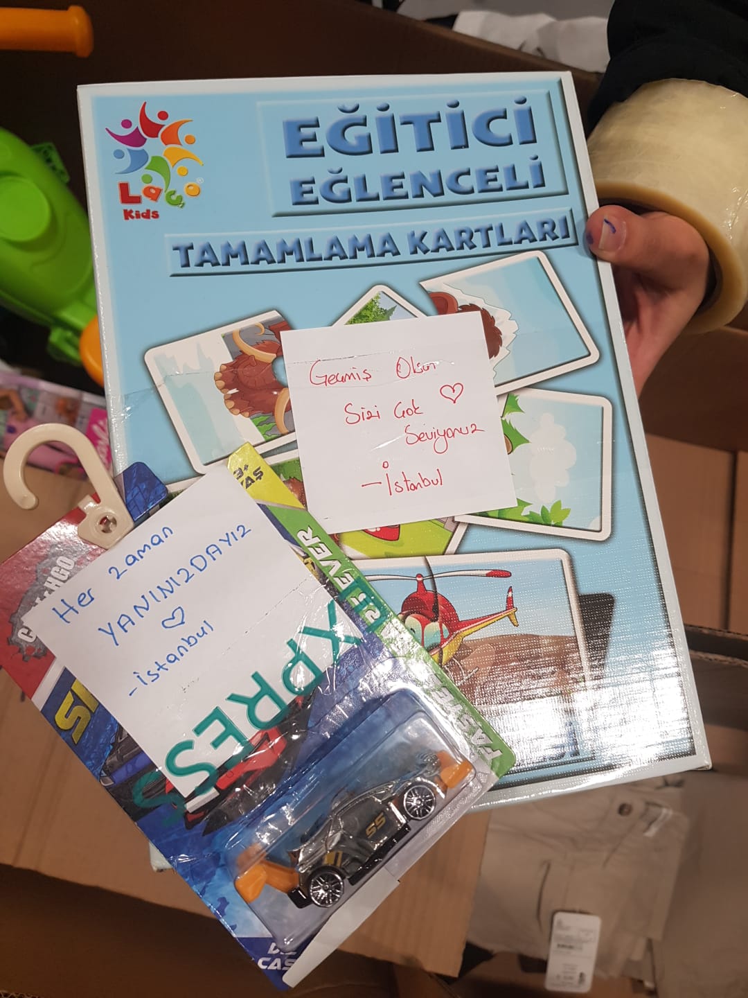 Yardım Kolilerinden Çıkan Notlar Duygulandırdı (2)