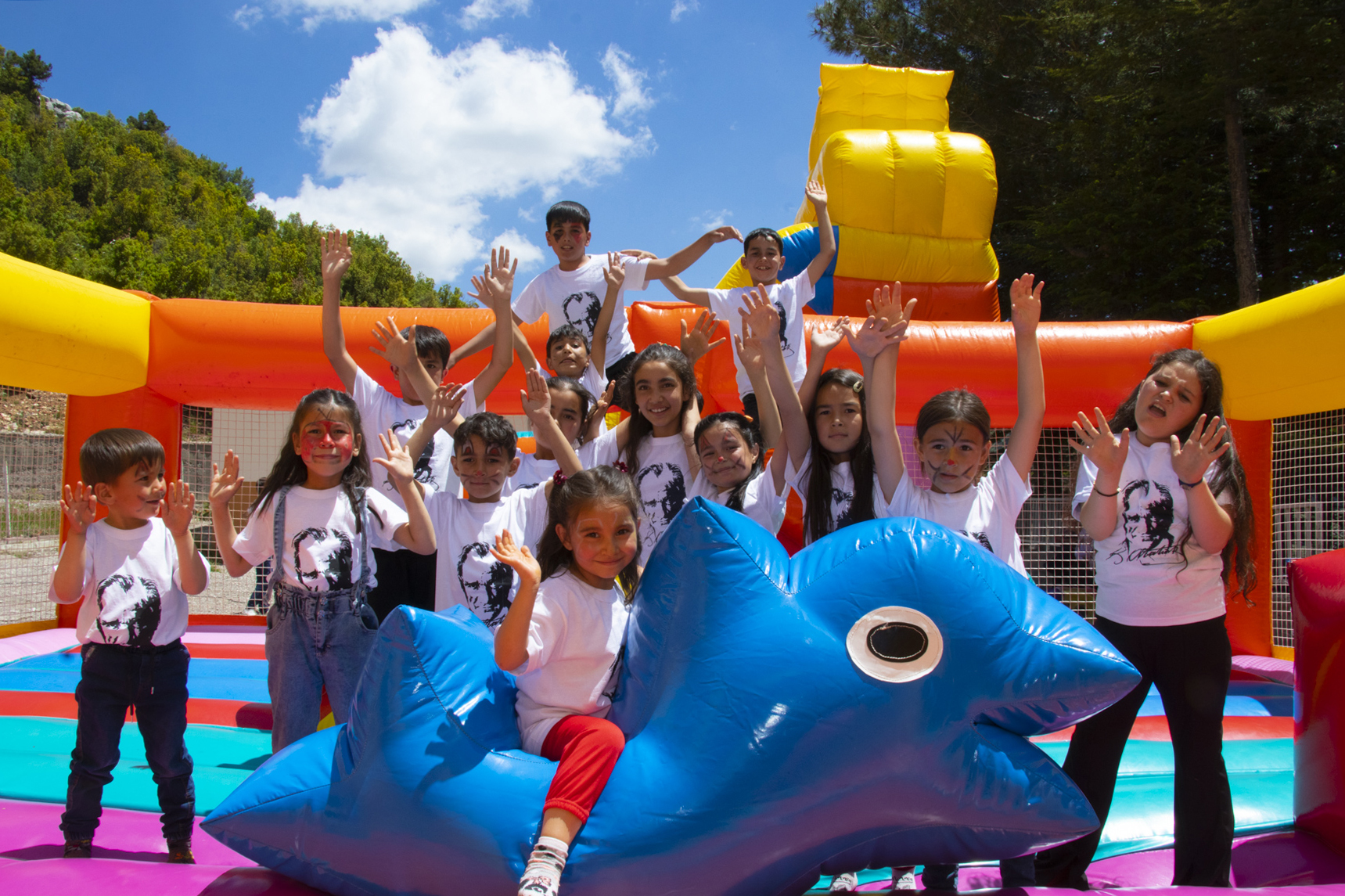 BÜYÜKŞEHİR, BAHAR ŞENLİKLERİNİ ÇOCUKLARIN AYAĞINA GÖTÜRÜYOR (13)