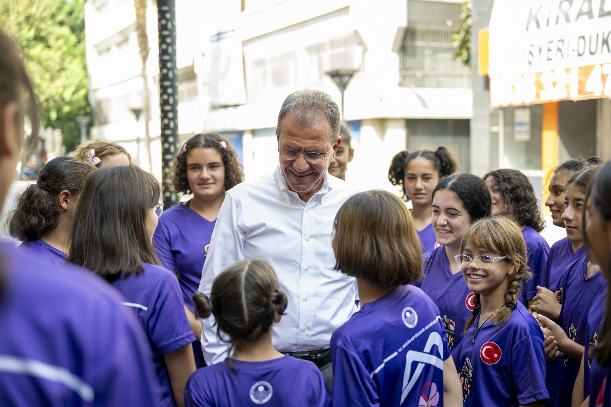 KIR ÇİÇEKLERİ’NDEN BAŞKAN SEÇER’E BABALAR GÜNÜ SÜRPRİZİ  (3)