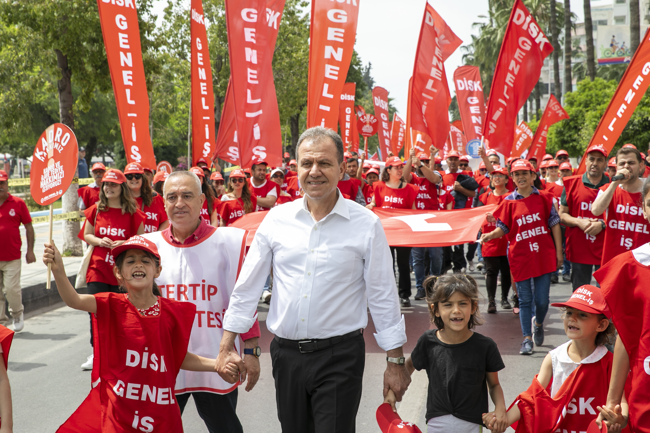 MERSİN BÜYÜKŞEHİR, BELEDİYE İŞ VE DİSK GENEL İŞ ARASINDA EK PROTOKOLÜN İMZALARI ATILDI (2)