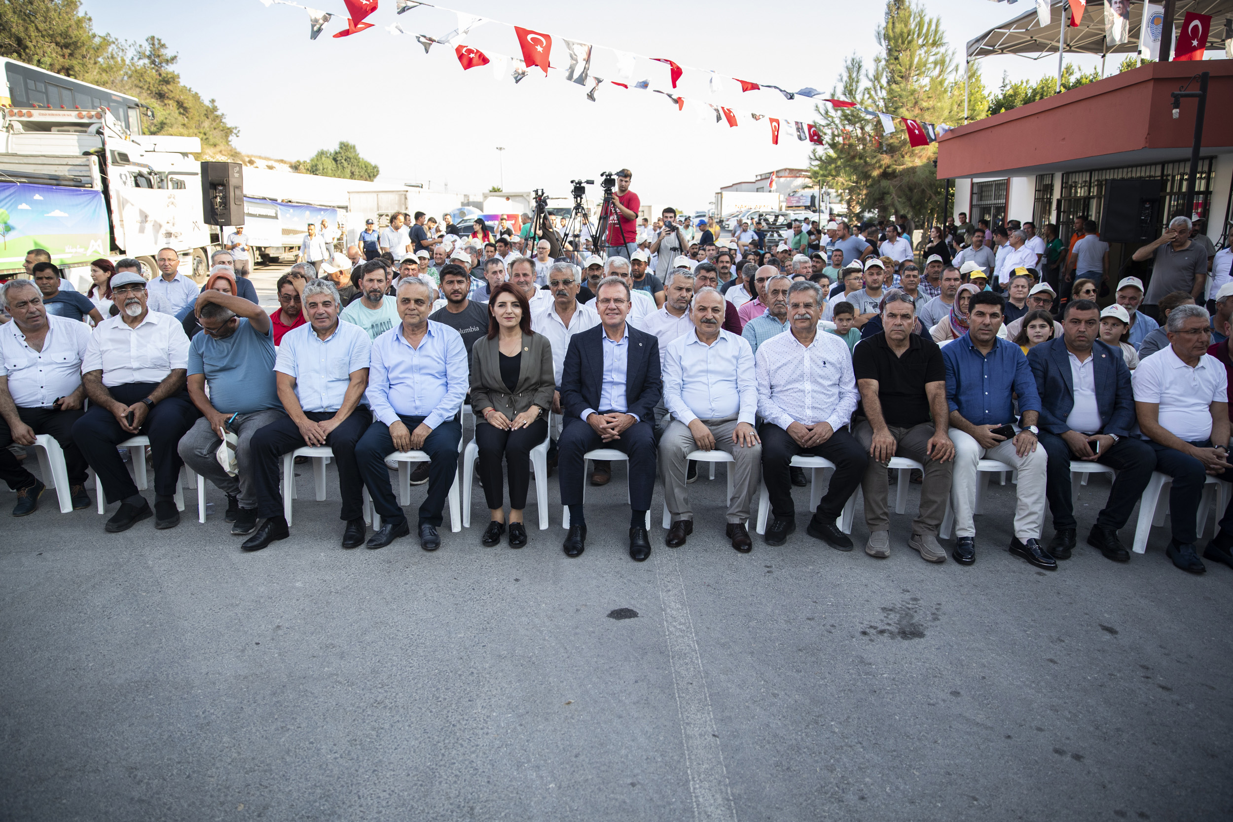 MERSIN BUYUKSEHIR BELEDIYESİINDEN URETICIYE TORENLE  TARIMSAL DESTEKLER VERILDI (1)