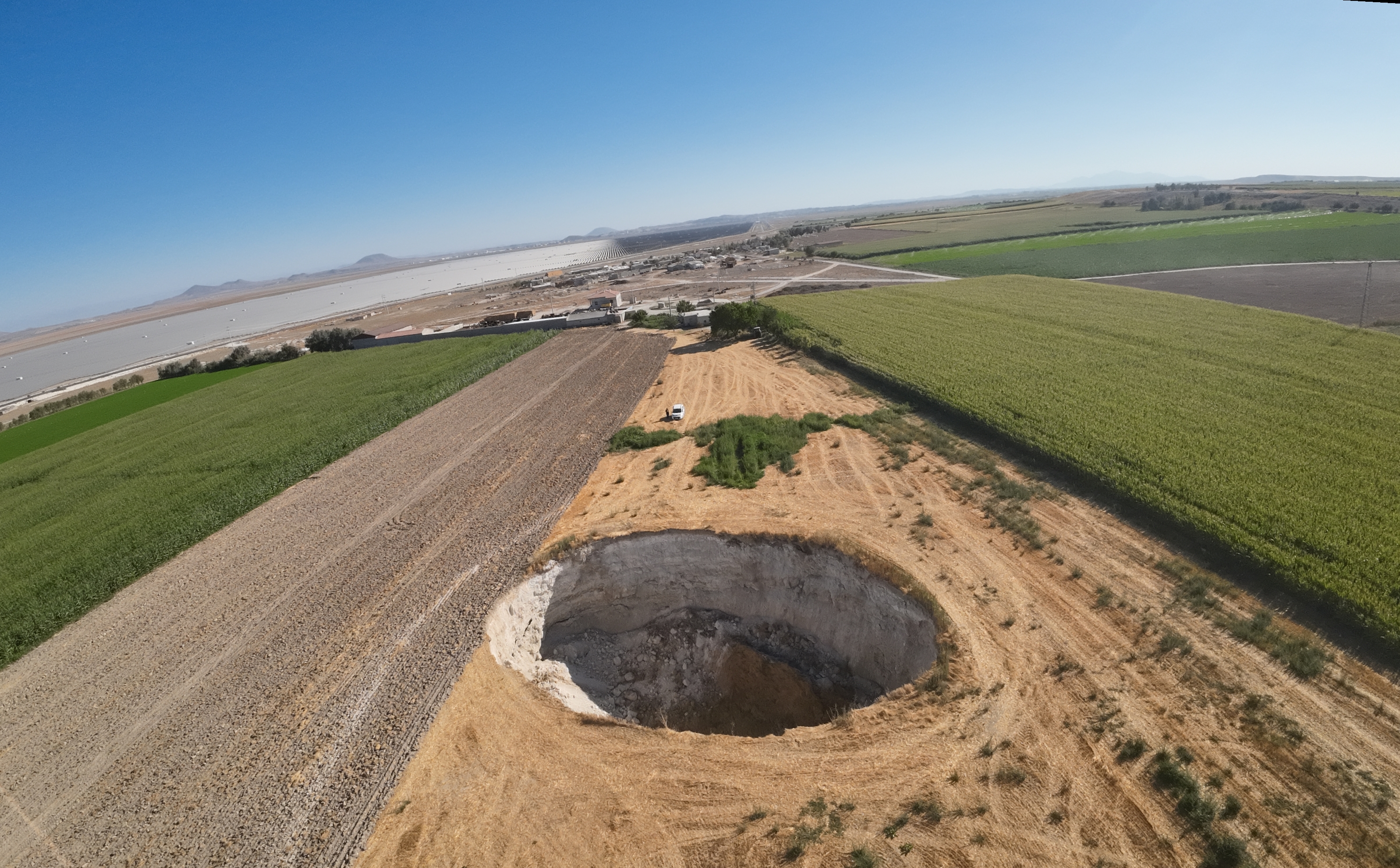 AA-20230914-32150181-32150174-KARAPINARDA_40_METRE_DERINLIGINDE_50_METRE_CAPINDA_YENI_BIR_OBRUK_OLUSTU (1)