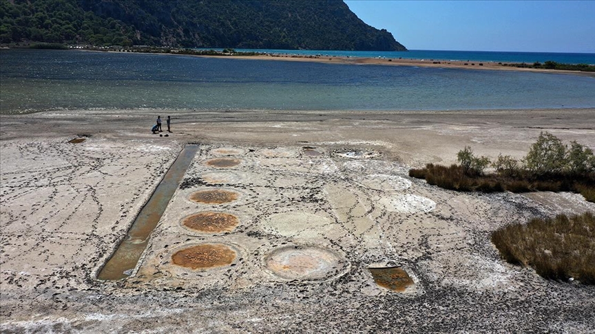 Sular çekildi! İztuzu Plajı'nda "antik tuz tesisi" ortaya çıktı