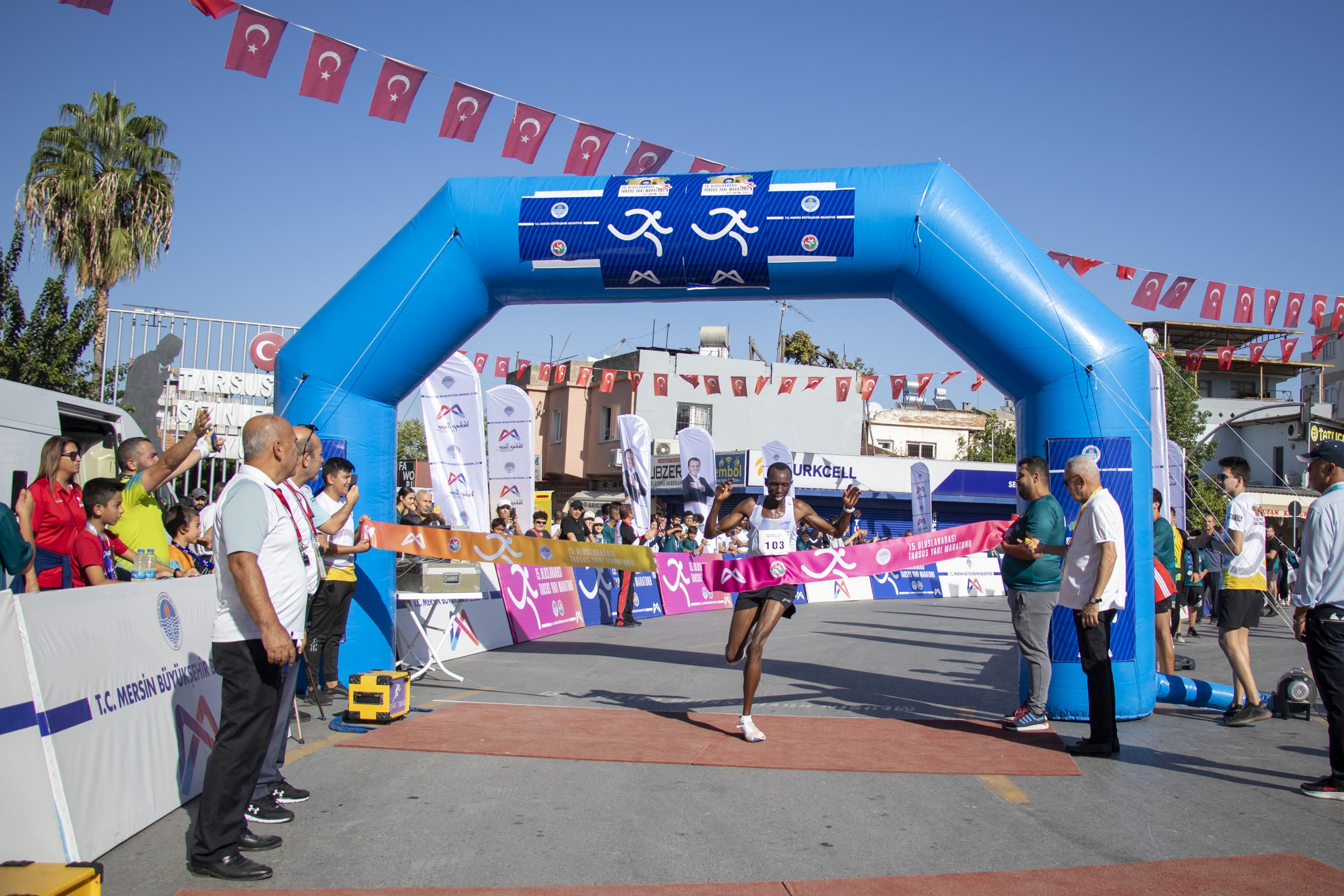 ‘15. ULUSLARARASI TARSUS YARI MARATONU’ TARİHİ VE DOĞAL GÜZELLİKLER İÇİNDE KOŞULDU (1)