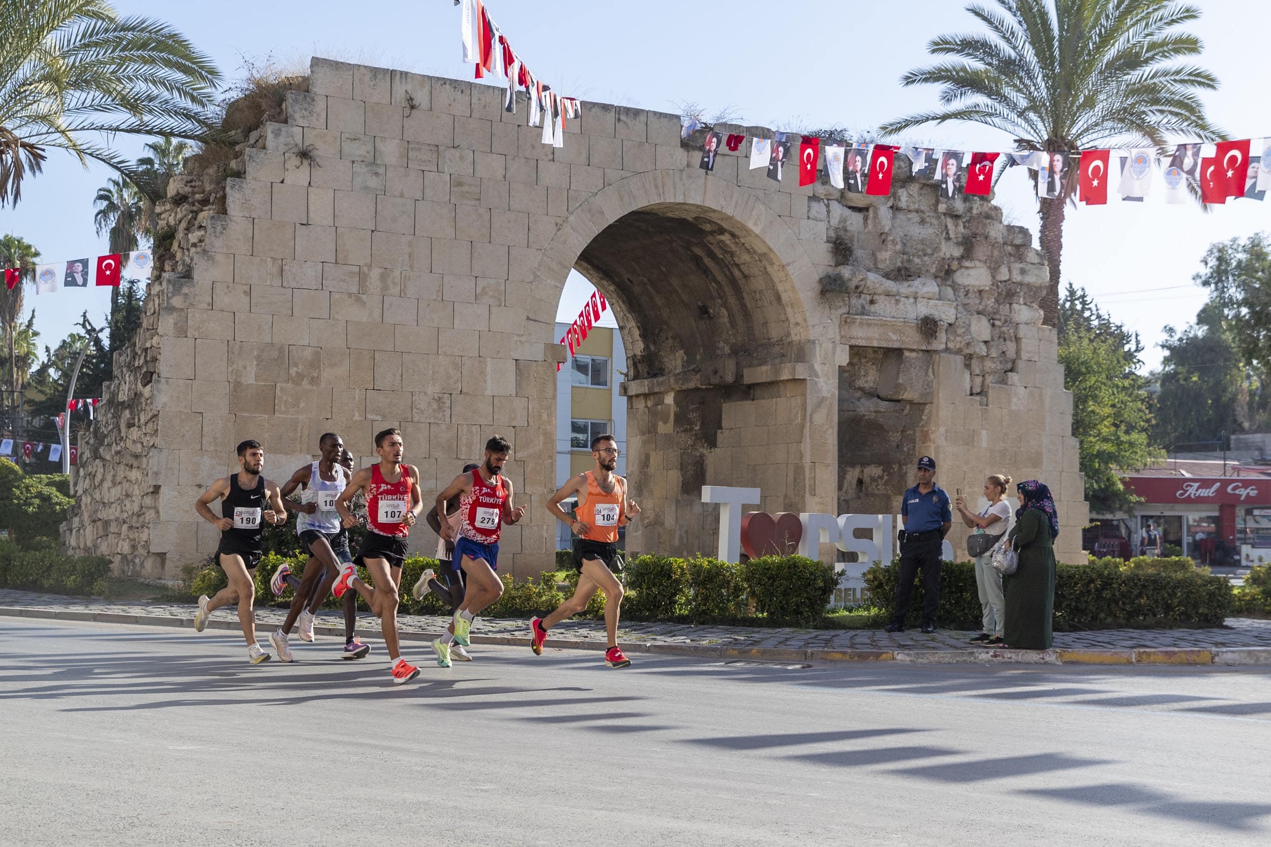 ‘15. ULUSLARARASI TARSUS YARI MARATONU’ TARİHİ VE DOĞAL GÜZELLİKLER İÇİNDE KOŞULDU (29)