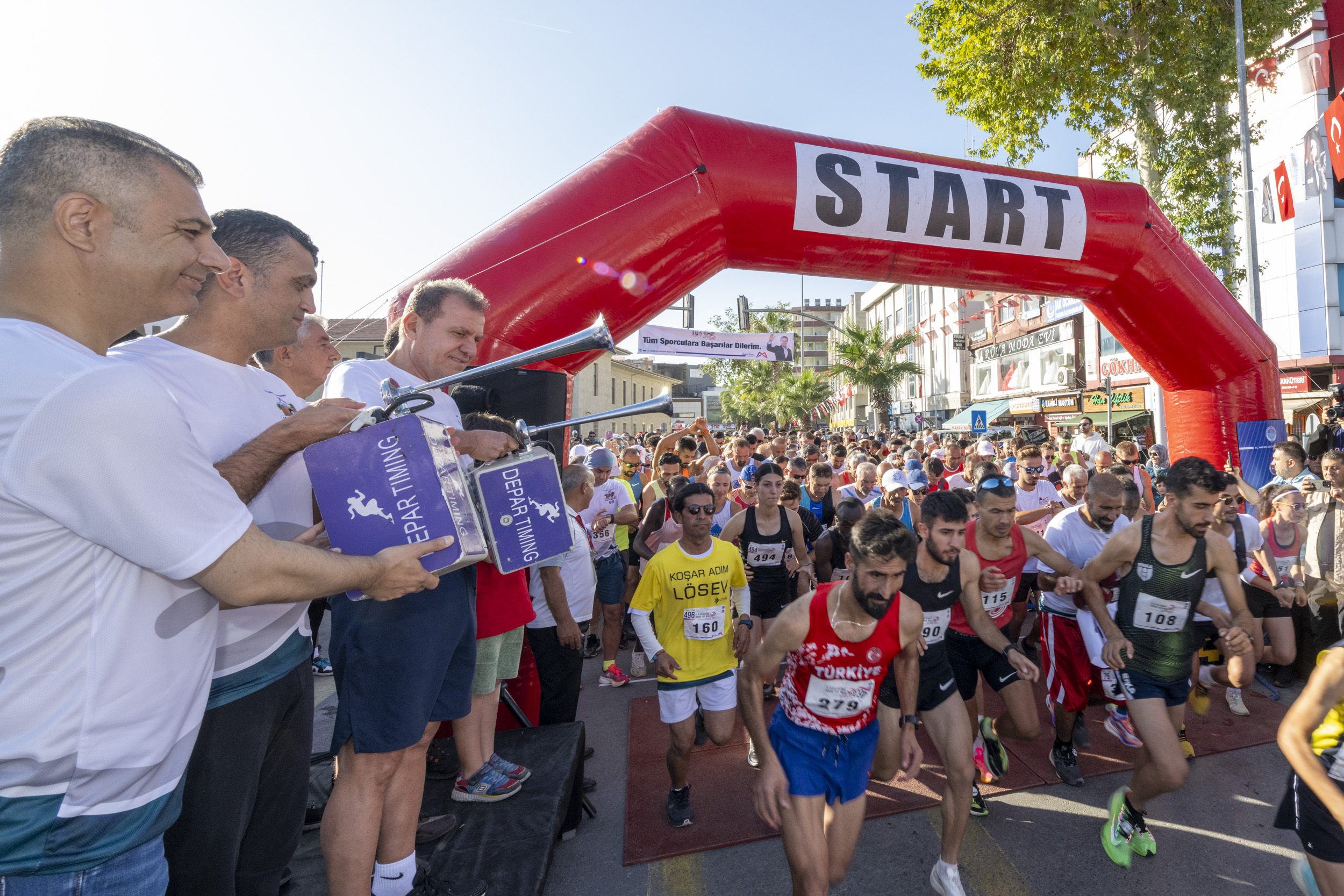 ‘15. ULUSLARARASI TARSUS YARI MARATONU’ TARİHİ VE DOĞAL GÜZELLİKLER İÇİNDE KOŞULDU (7)