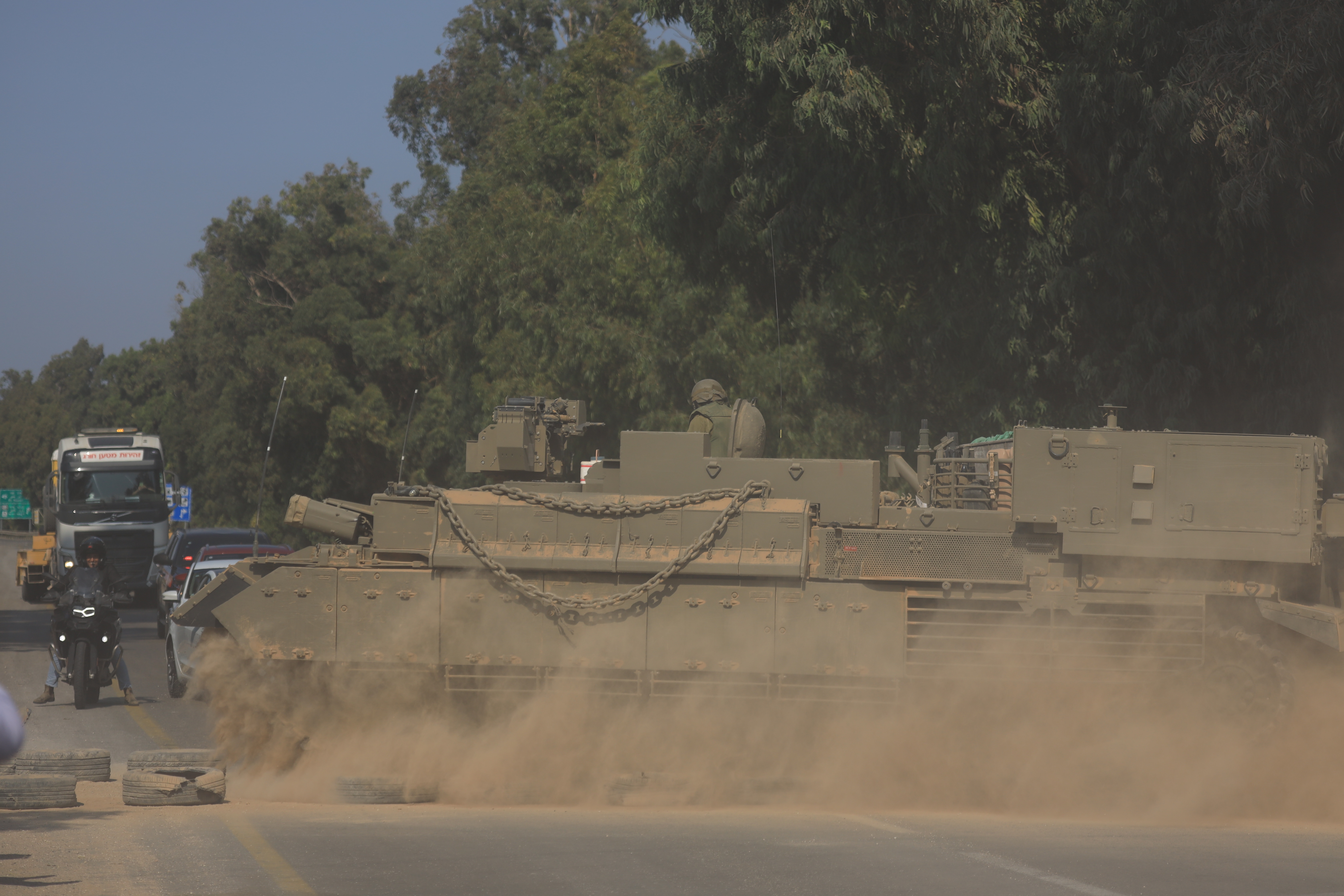 AA-20231014-32403285-32403262-ISRAILIN_GAZZE_SINIRINDA_ASKERI_HAREKETLILIGI