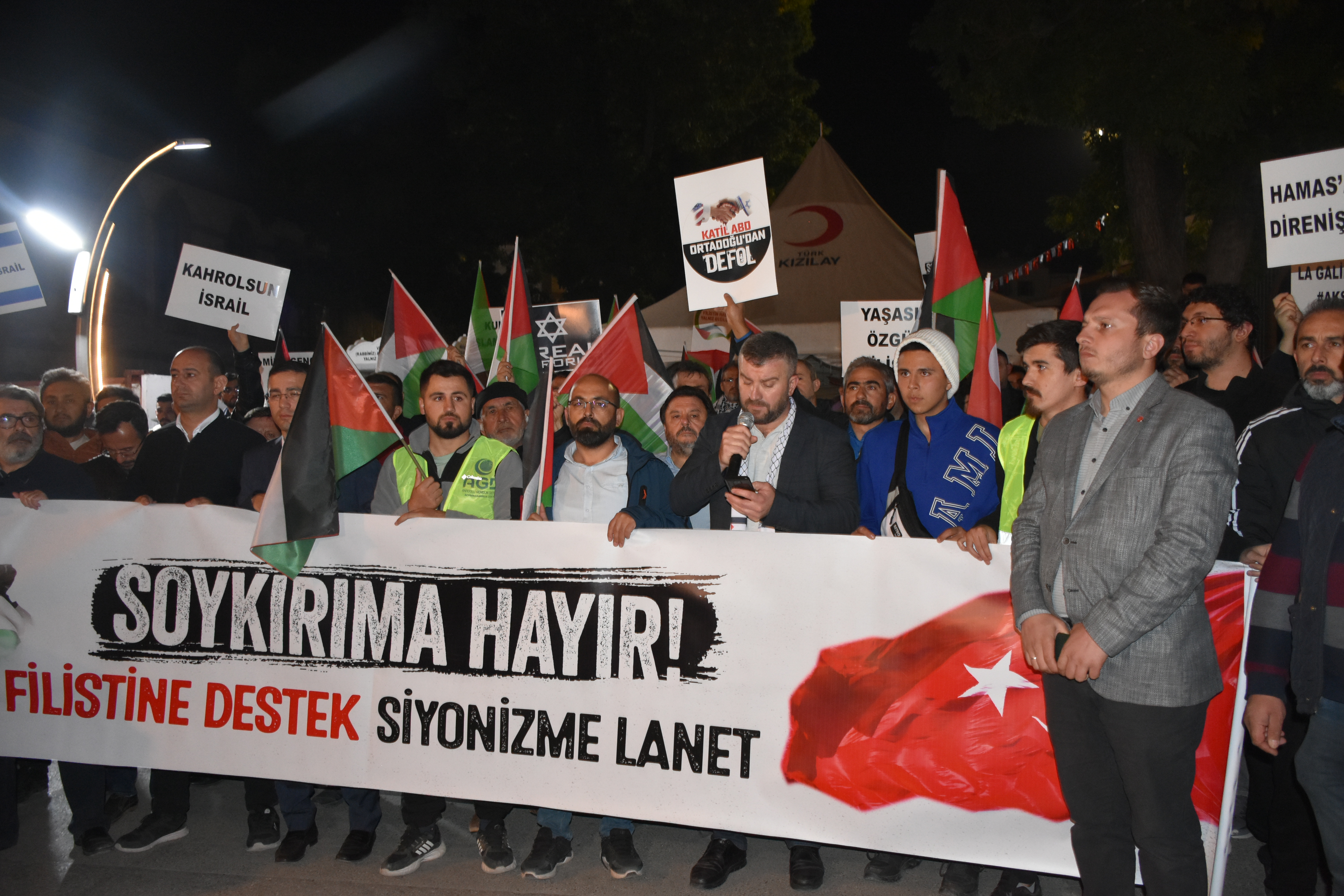 AA-20231017-32435705-32435702-ISRAILIN_GAZZEDEKI_HASTANEYE_SALDIRISI_AFYONKARAHISARDA_PROTESTO_EDILDI