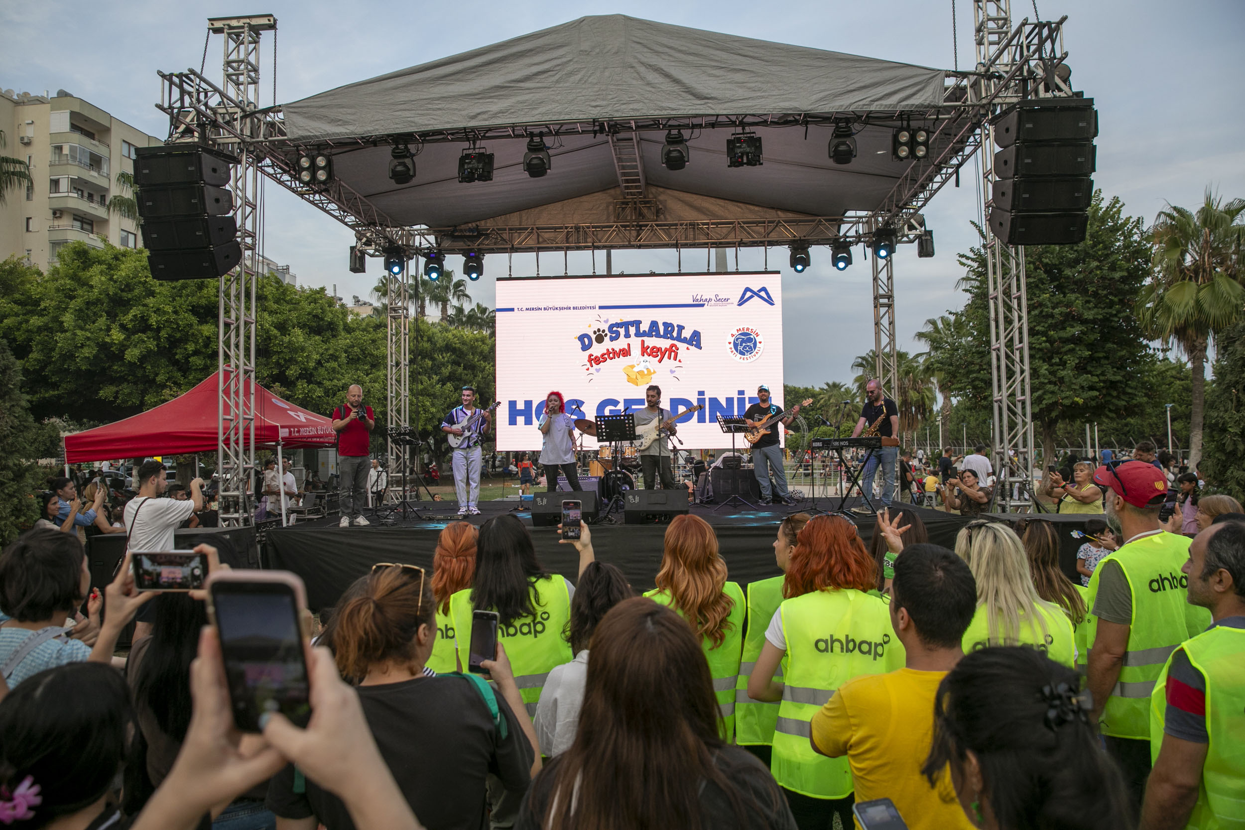 BAŞKAN SEÇER 4. MERSİN PATİ FESTİVALİ’NDE HAYVANSEVERLER VE CAN DOSTLARLA BULUŞTU (17)