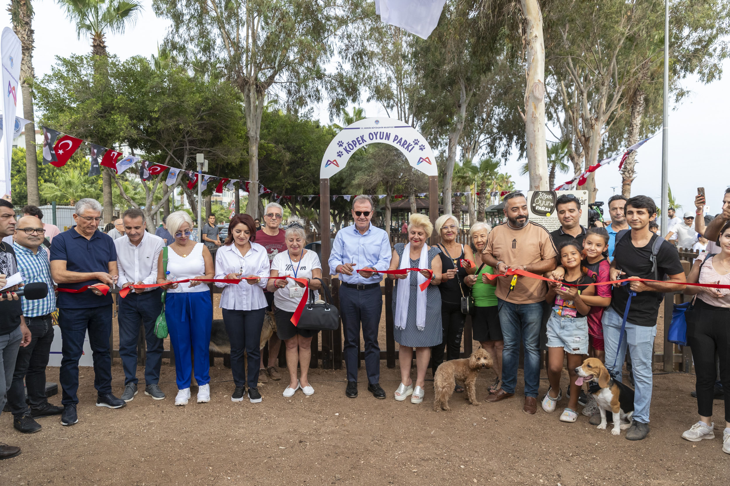 BAŞKAN SEÇER 4. MERSİN PATİ FESTİVALİ’NDE HAYVANSEVERLER VE CAN DOSTLARLA BULUŞTU (2)