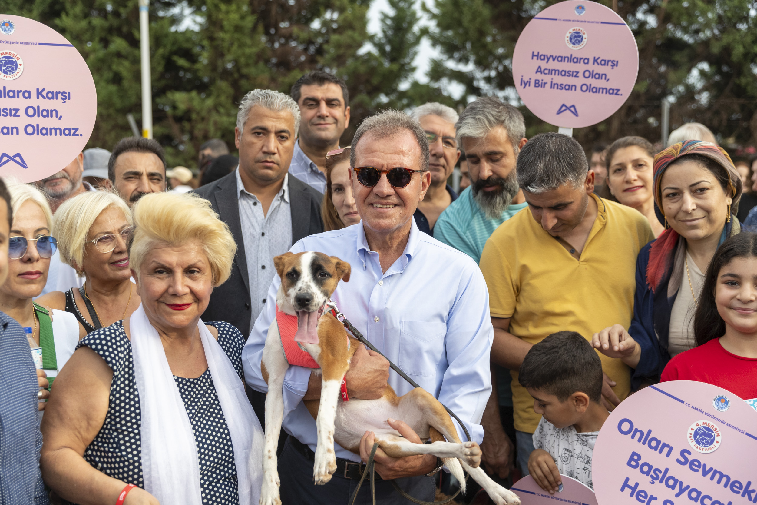 BAŞKAN SEÇER 4. MERSİN PATİ FESTİVALİ’NDE HAYVANSEVERLER VE CAN DOSTLARLA BULUŞTU (5)