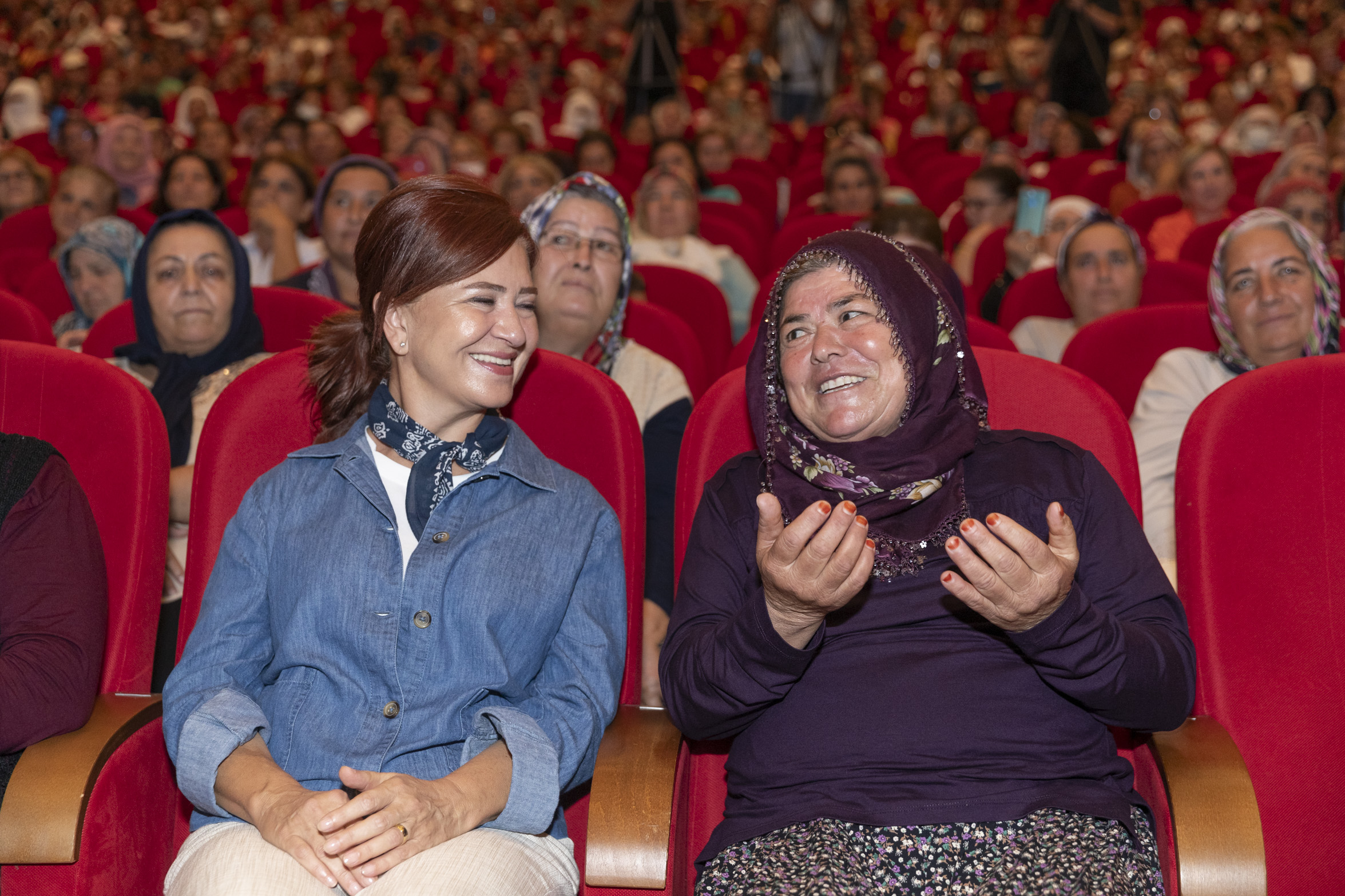 BAŞKAN SEÇER, MERSİN’İN ÜRETİCİ KADINLARI İLE BİR ARAYA GELDİ (2)