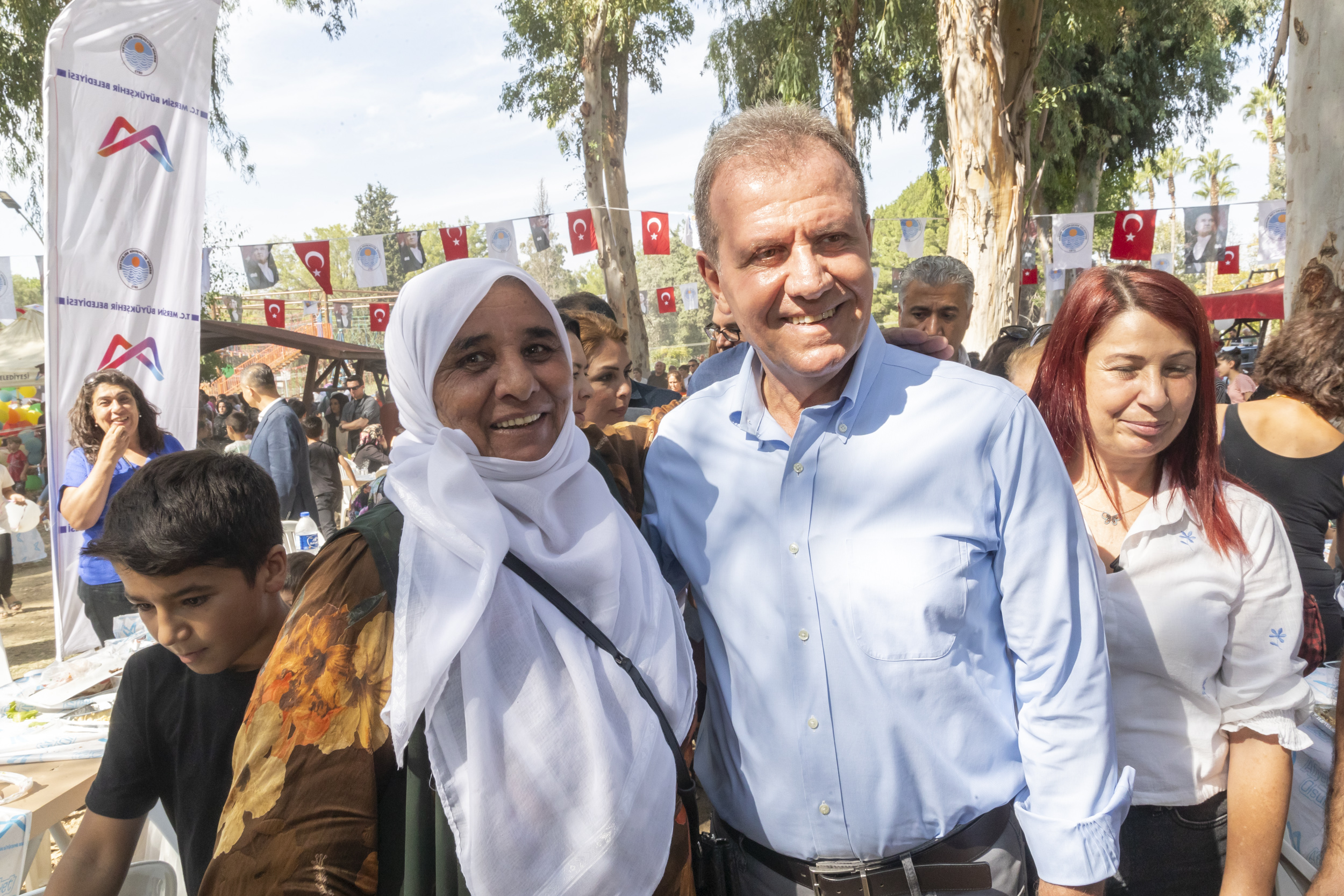 BAŞKAN SEÇER VE MERAL SEÇER, “EVİMİZ ATÖLYE PROJESİ”NDE EĞİTİM ALAN KADINLAR VE ÇOCUKLARIYLA BULUŞTU (7)