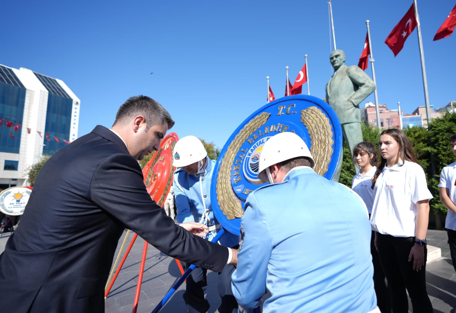 Cumhuriyetin 100 yılı kutlamaları Dolayısıyla Kartal'da Atatürk Anıtı’na Çelenk Sunuldu (2)