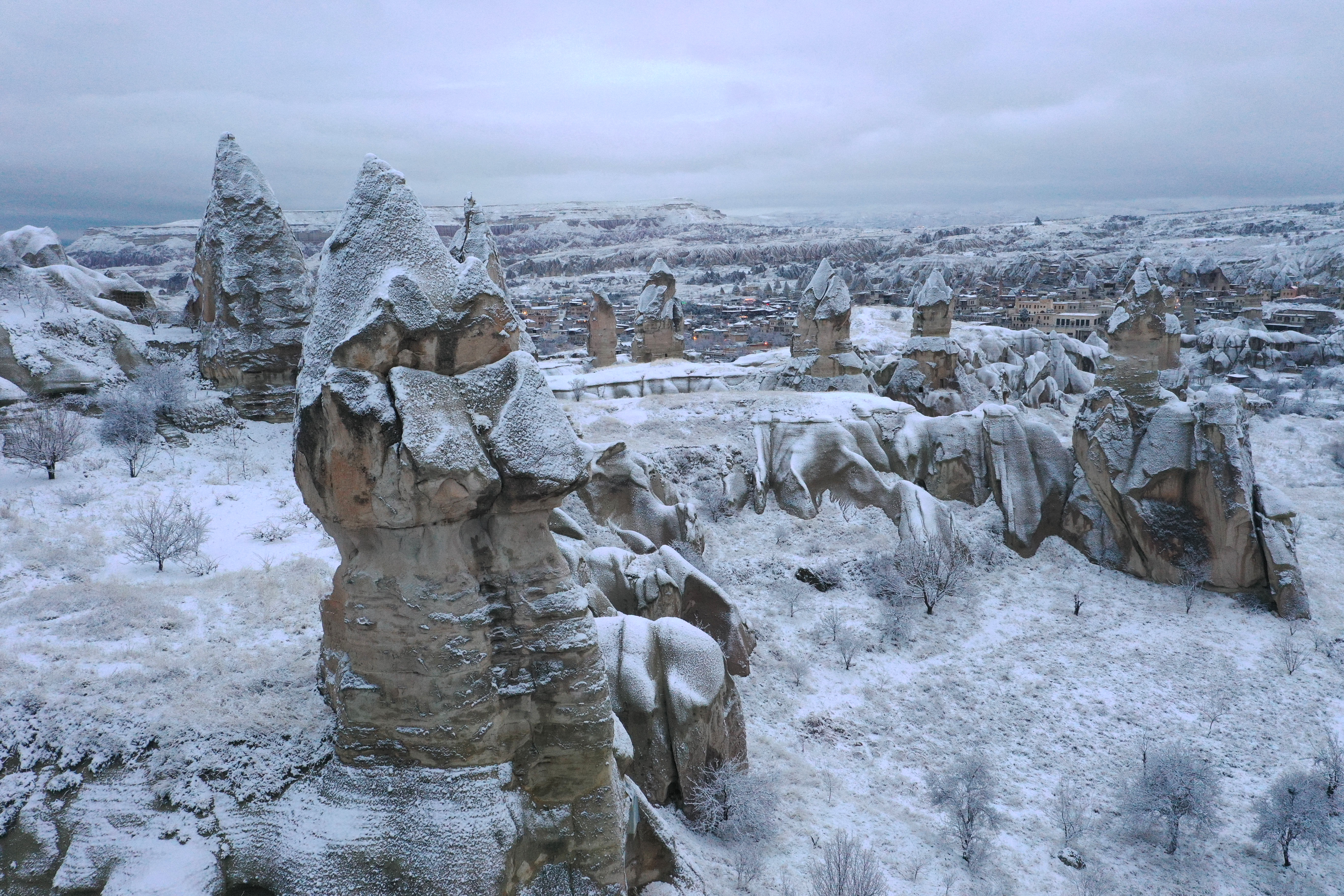 Turizm merkezi Kapadokya beyaza büründü