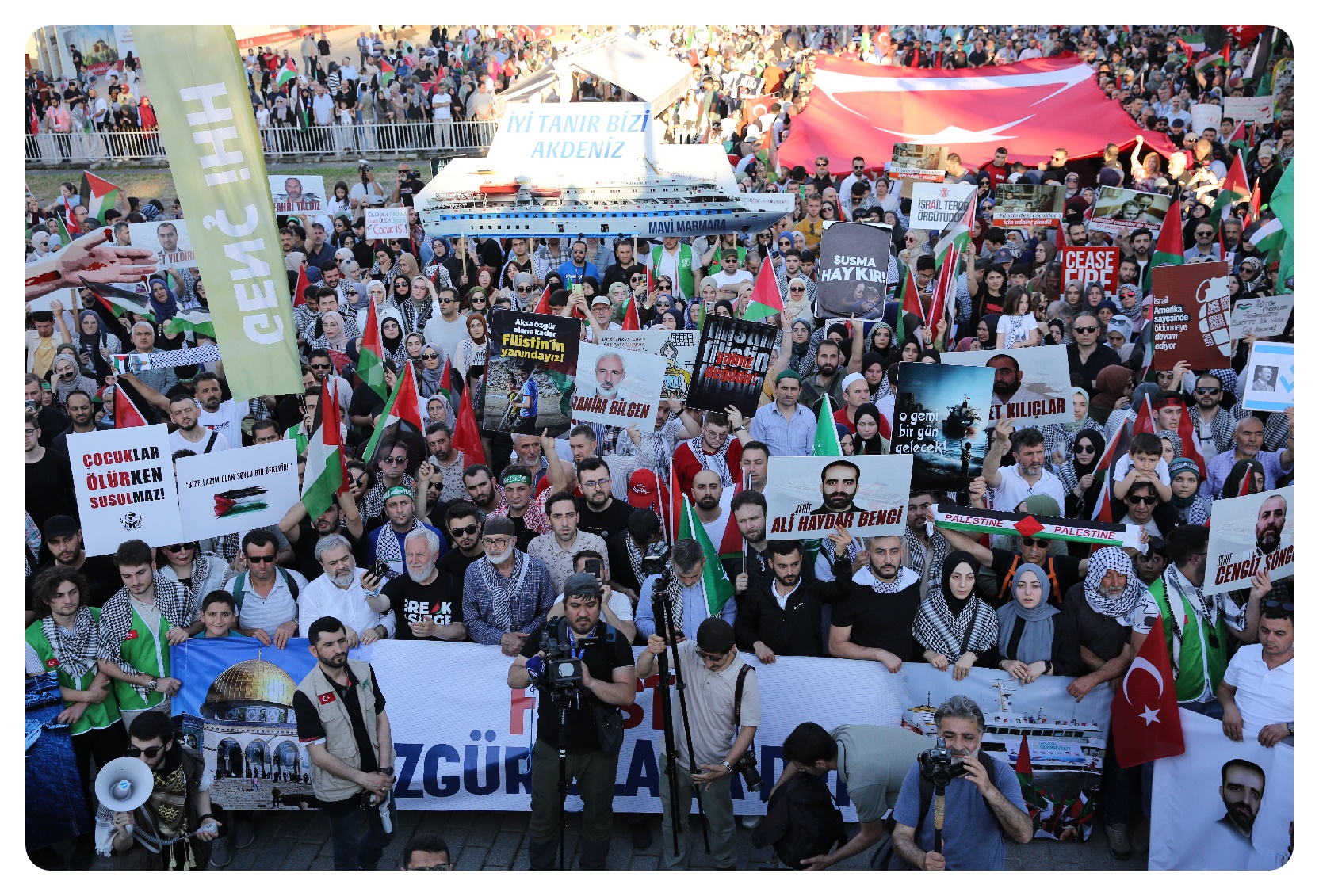 İstanbul’da On Binlerin Katılımıyla Büyük Gazze Yürüyüşü (16)