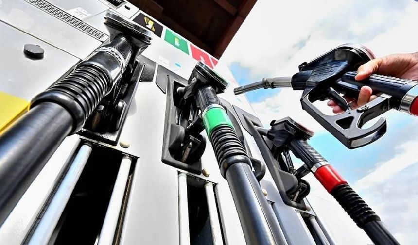 Motorine 4 TL'yi aşan zam geldi! İşte güncel akaryakıt fiyatları