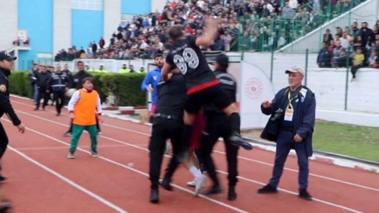 Şampiyonluk Maçında Tekmeli, Yumruklu Kavga 9 Kırmızı, 16 Sarı Kart