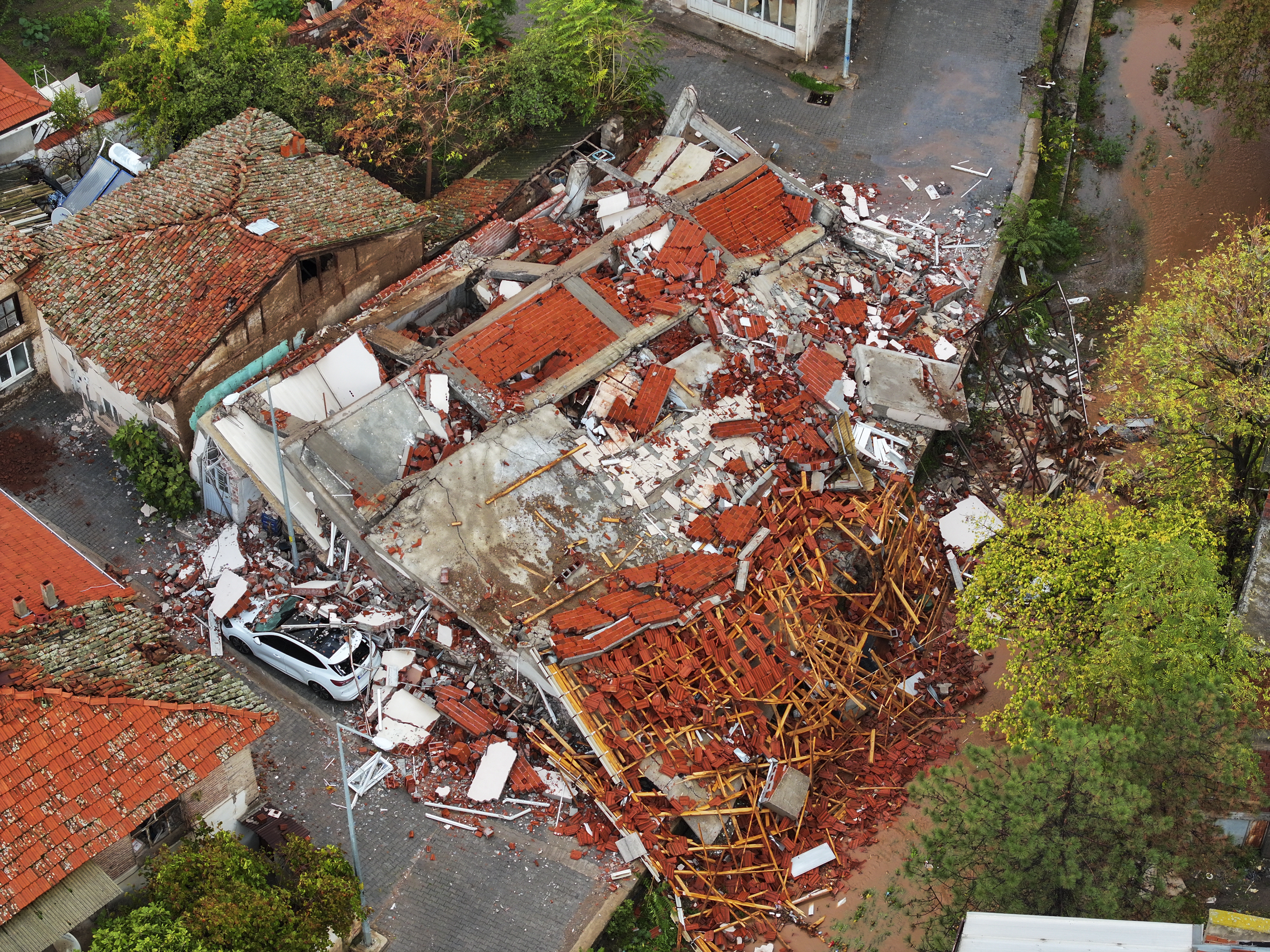 A A 20251028 39539914 39539905 B A L I K E S I R I N S I N D I R G I I L C E S I N D E 61 B U Y U K L U G U N D E D E P R E M M E Y D A N A G E L D I