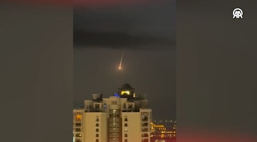 BAE'nin Dubai kenti hava sahasında İran füzeleri görüntülendi