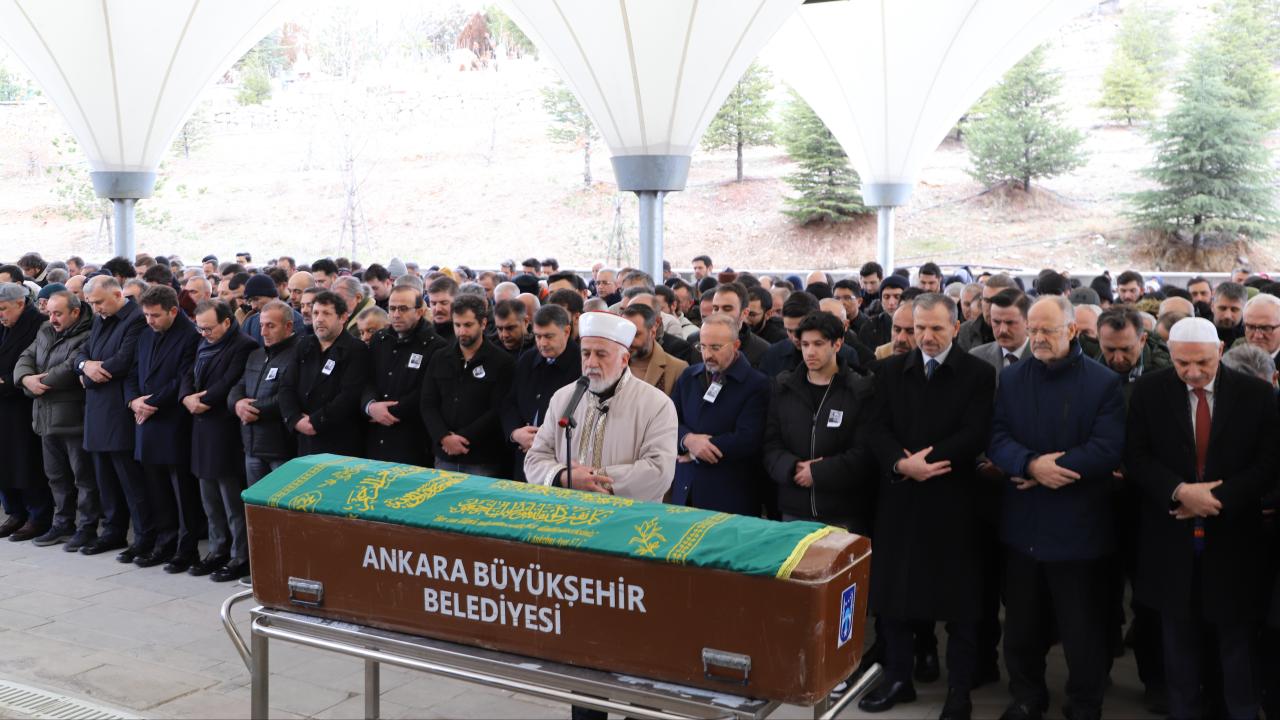 Usta yazar Bülent Akyürek, son yolculuğuna uğurlandı