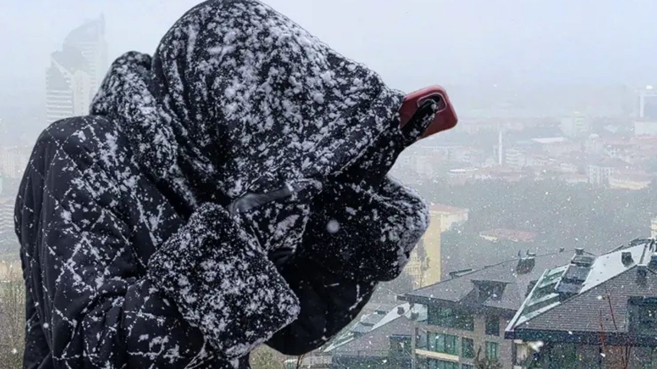 Meteoroloji tarih verdi! Kar yağışı İstanbul'a geri dönüyor