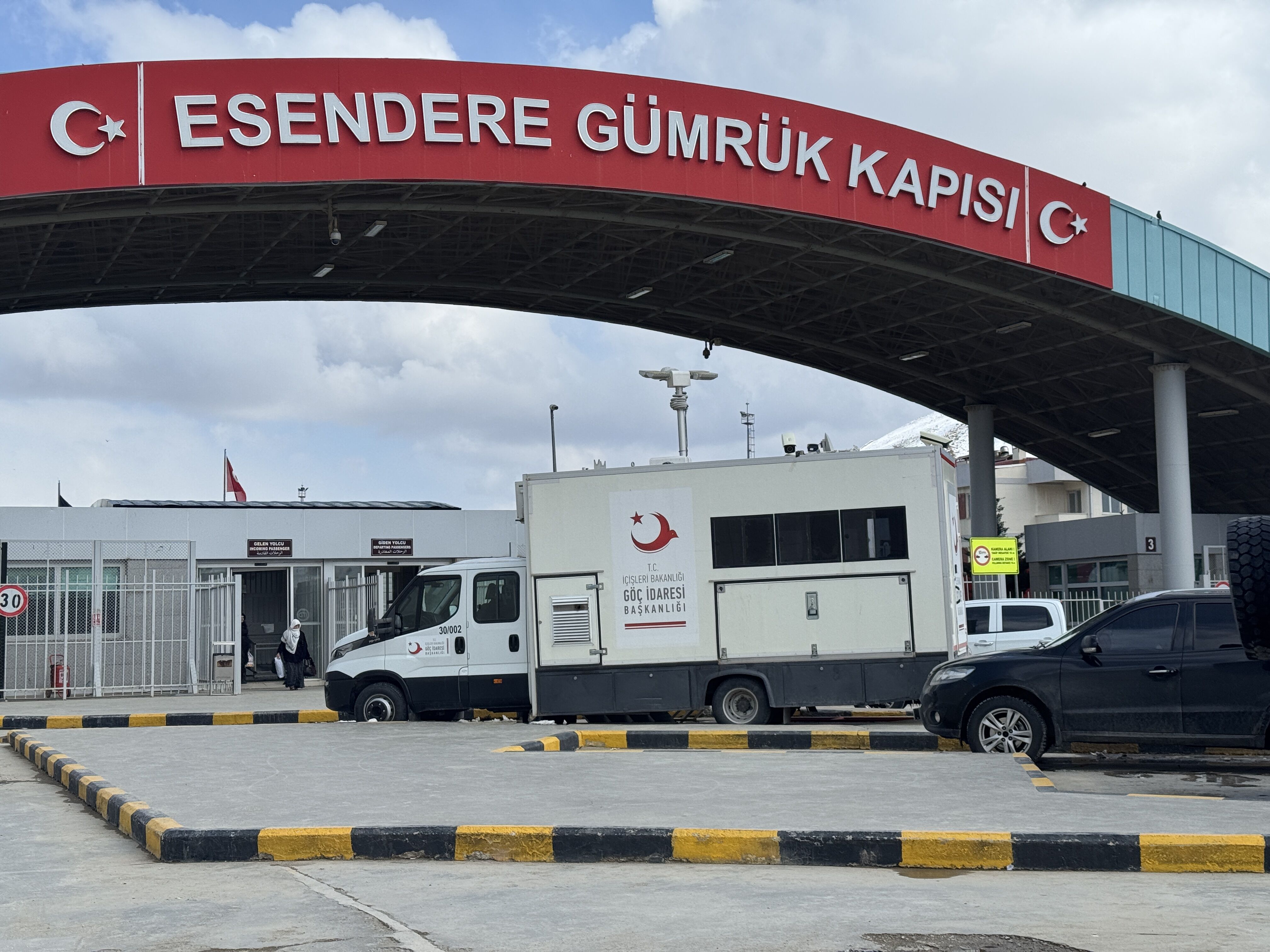 A A 20260302 40711136 40711132 T U R K I Y E I R A N S I N I R I N D A K I G U M R U K K A P I L A R I N D A G U N U B I R L I K Y O L C U G E C I S L E R I D U R D U R U L D U