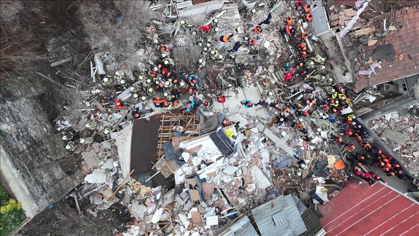 Fatih'te doğal gaz patlaması: 2 bina çöktü 1 kişi hayatını kaybetti