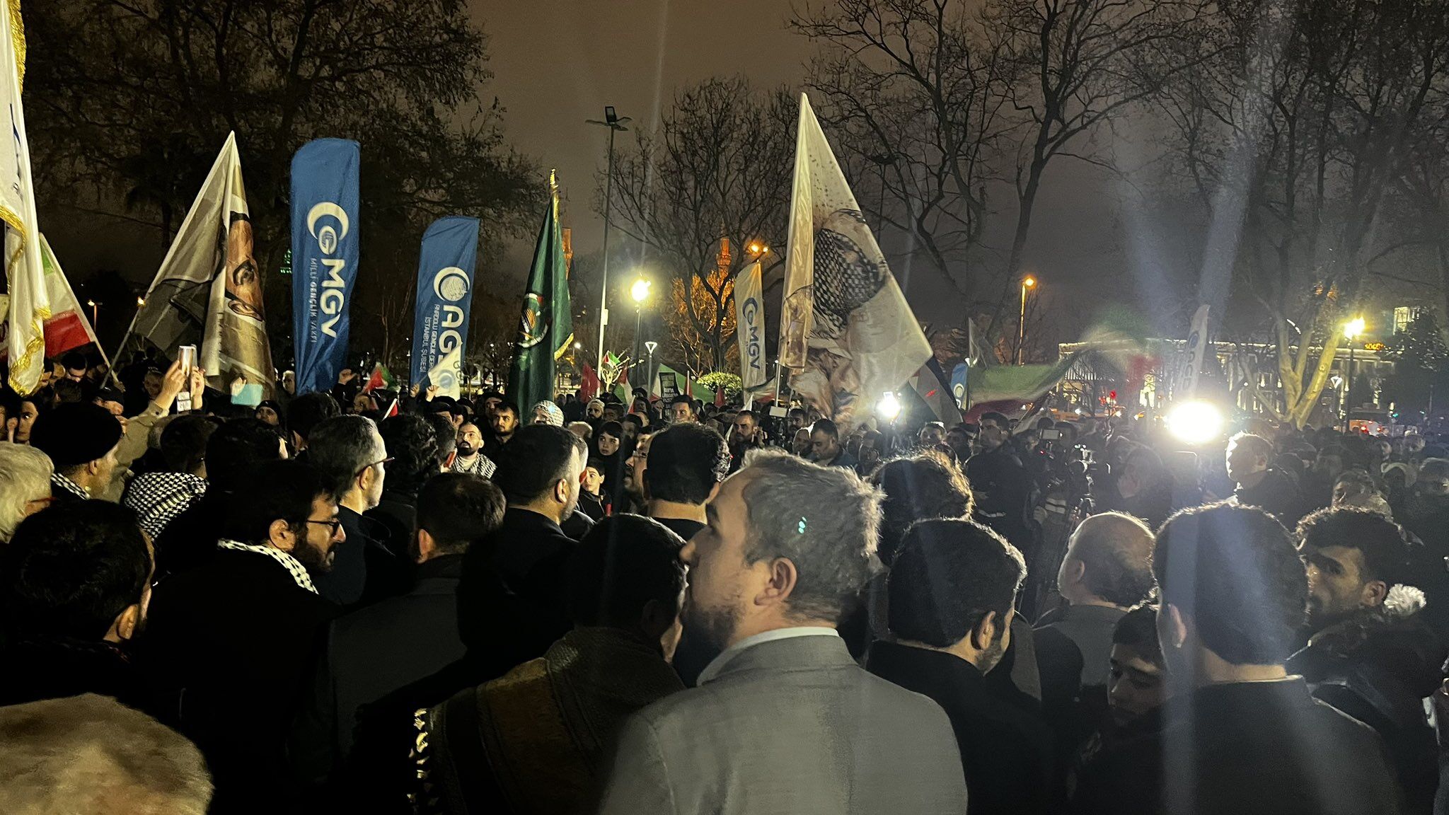 AGD'den ABD ve İsra*l'in saldırılarına karşı "Kardeşlerimizin Yanındayız!" yürüyüşü