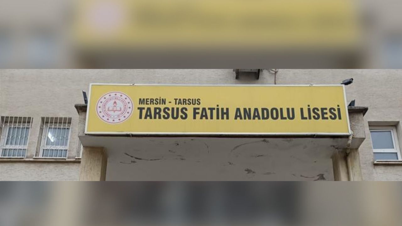 Mersin'de lisede bir öğrenci tabanca ile yakalandı