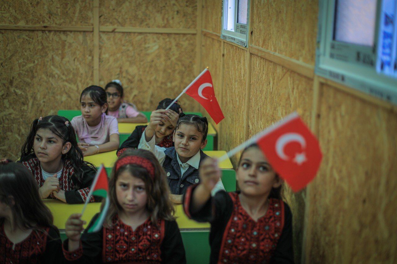 İhh Gazze’de Sahra Okulu Açtı 5