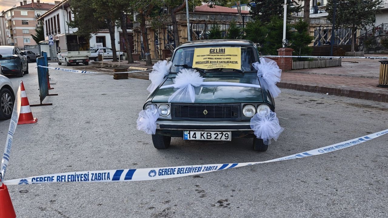 Cami inşasına destek için 44 yıllık otomobilini bağışladı