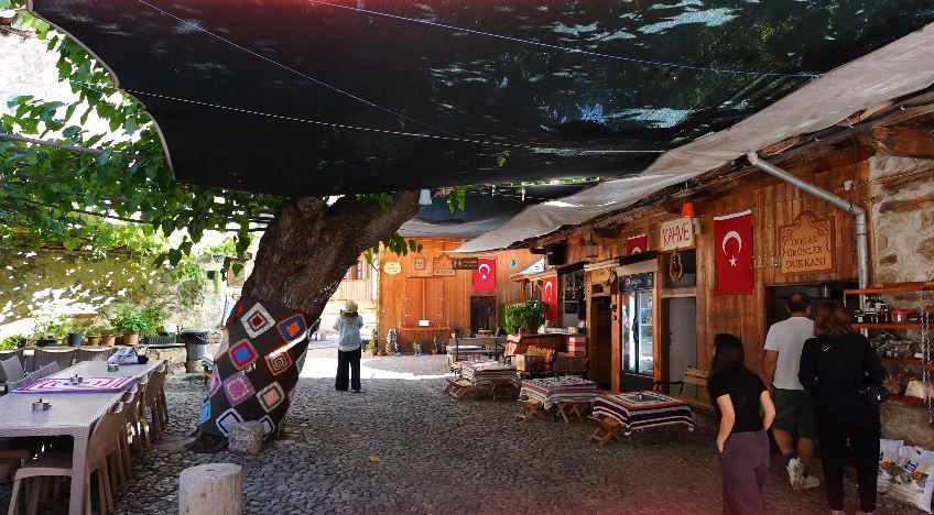 Tarihi, doğası ve lezzetleriyle Erzincan, yerli ve yabancı ziyaretçilerin ilgisini çekiyor