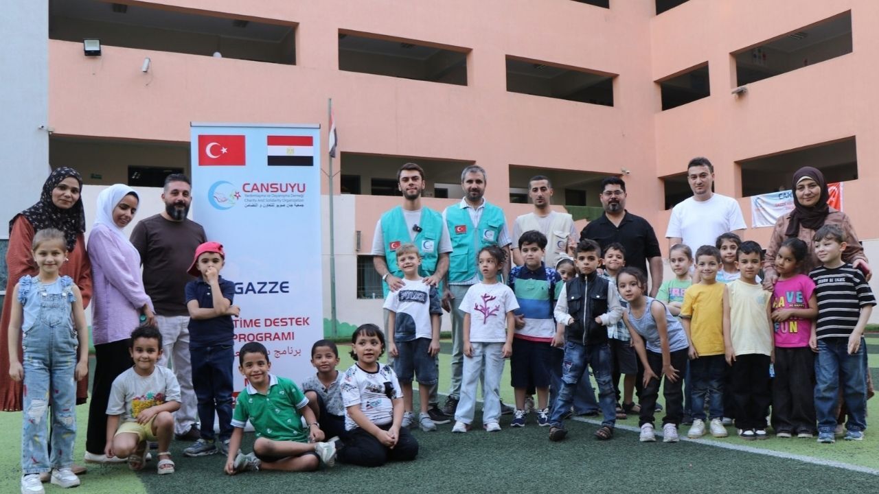 Savaşın Gölgesinden Okul Sıralarına: Kahire'de Yüzlerce Gazzeli Öğrenci Cansuyu ile Öğrenimlerine Devam Ediyor