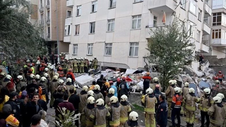 Maltepe’de 7 katlı binada kısmi çökme meydana geldi